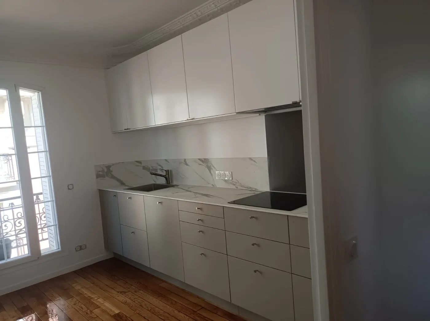 Cuisine équipée sur mesure rénovée à Paris